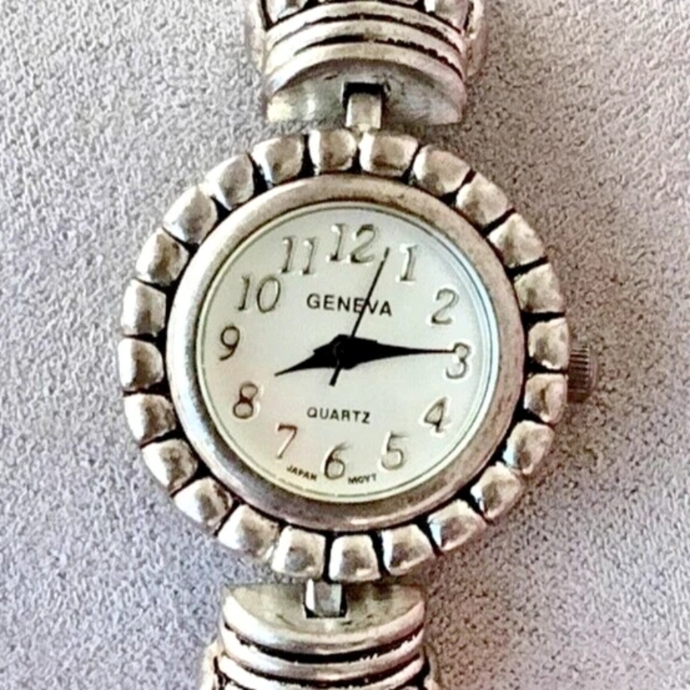 Geneva Women's Silver Quartz Watch